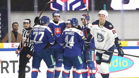 Skvelý vstup Slovákov do turnaja. Diváci v Bystrici dostali gólovú nádielku, proti Nórom sa blysli dvaja útočníci