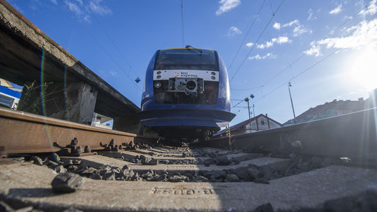 Ďalšia rana pre železnice: V Bratislave sa vykoľajil vlak súkromného prepravcu