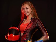 V zúfalstve si dala dole podprsenku,...