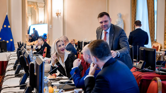 Zatiaľ sa nedohodli. Koalícia opäť posunula návrhy na odvolanie Ráža a Migaľa, riešiť ich budú po sviatkoch