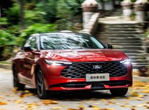 Ford Mondeo: Nielenže žije, ale je aj po...