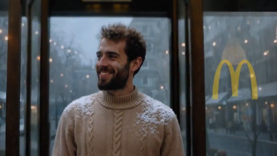 McDonald's vianočnou AI reklamou pobúril Holanďanov. Spoločnosť video stiahla