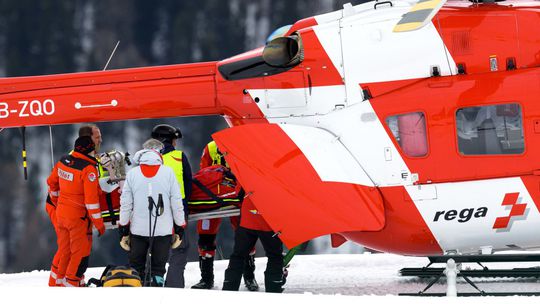 Ťažký pád. Švajčiari sa obávajú o svoju hviezdu, z domácej trate ju odvážal vrtuľník
