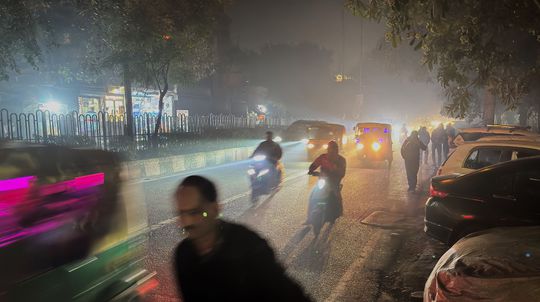 Hlavné mesto Vietnamu sa týždeň dusí v toxickom smogu. Obmedzte pobyt vonku, vyzvali úrady ľudí