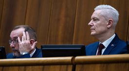 Na snímke zľava predseda poslaneckého klubu...