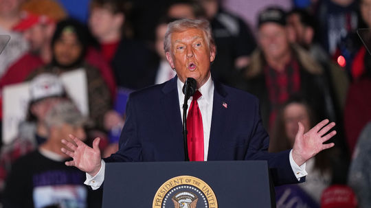 Mierový plán? Ukrajina a Európa musia presvedčiť Trumpa, že nechce, aby ho mal Putin vo vrecku