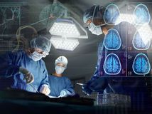 chirurgia, operácia mozgu, operačná sála