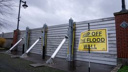 Protipovodňová stena pri rieke Skagit v Mount...