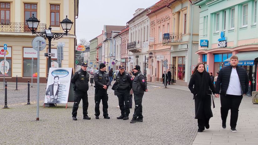 Centrum mesta strážilo množstvo policajtov.