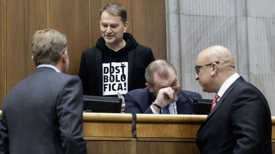 Smer a Hlas vyzvali opozíciu, aby odsúdili agresívne konanie Matoviča. Poslankyniam prekážajú vulgarizmy