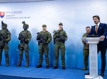 SR MO OS Kaliňák výstroj výzbroj uniformy BAX