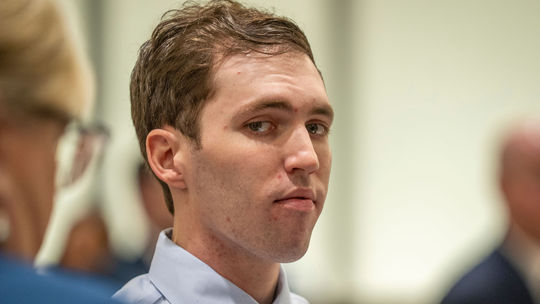 Obvinený z vraždy aktivistu Kirka sa prvýkrát osobne dostavil pred súd