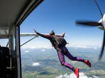 Dráma na oblohe: Parašutistovi sa zaplietol...