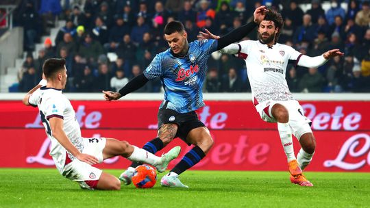 Obranca Obert odohral celý zápas, no Cagliari neuspelo. O triumfe Atalanty rozhodol Scamacca