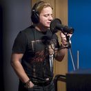 Slovenského herca dobili do krvi priamo na ulici. Šokujúce je, kto za útokom stál a ako reagovala polícia