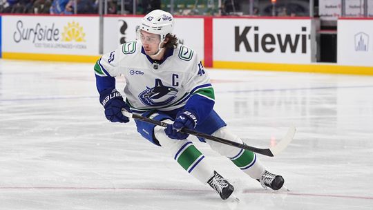 Veľká výmena v NHL, Vancouver prišiel o kapitána. Dvorský natiahol bodové suchoty