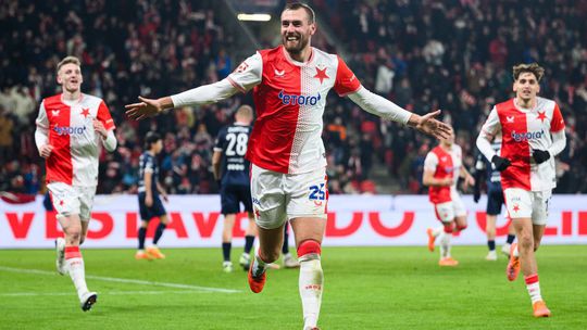 Sedemgólová prestrelka pre Slaviu. Slovenský brankár Holec dostal štyri góly