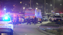 Teror na slávnej pláži v Sydney má už 16 obetí. Otec so synom strieľali na Židov oslavujúcich Chanuku