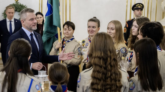 Slovenskí skauti odovzdajú betlehemské svetlo ukrajinským