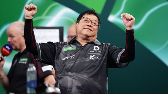 Rarita na svetovom šampionáte. Najstarší víťaz na MS v šípkach má 71 rokov