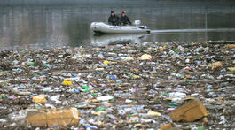 Dobrovoľníci opäť čistili Ružín, z vodnej nádrže odstránili 80 ton odpadu