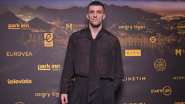 Raper Adi Lekovič si vo filme Dream Team strihol dvojrolu. 