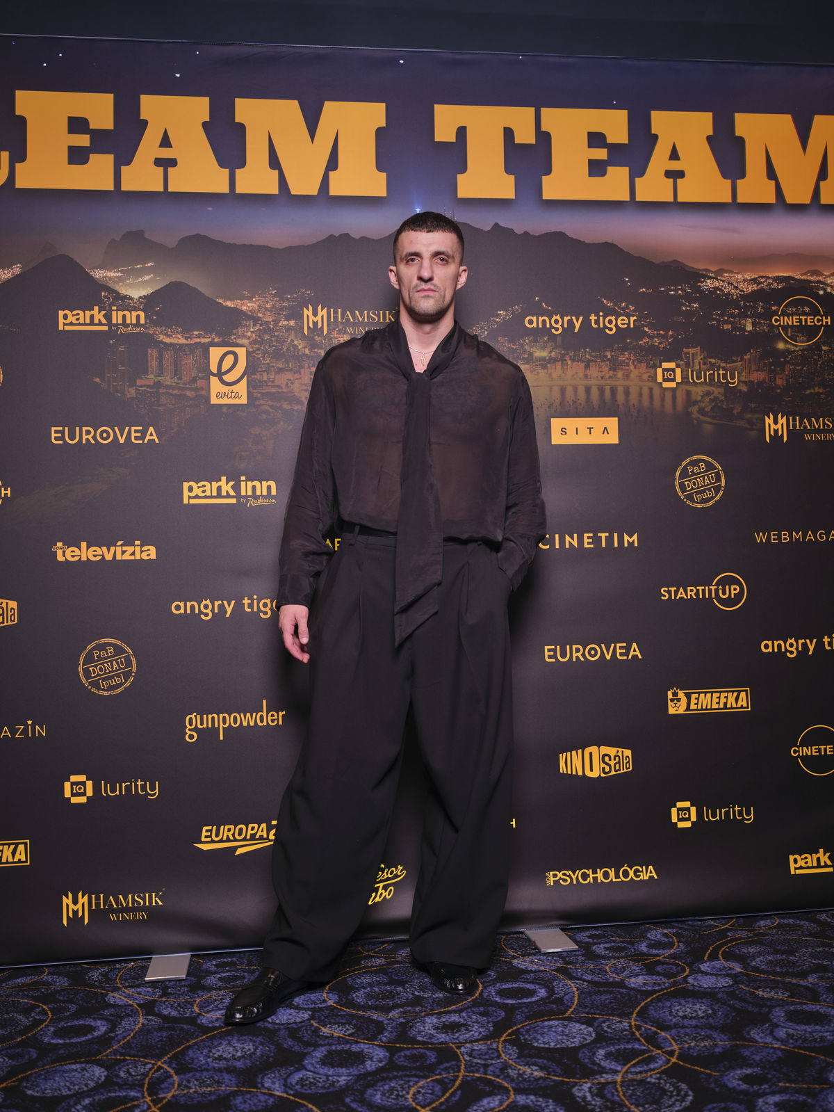 Raper Adi Lekovič si vo filme Dream Team...