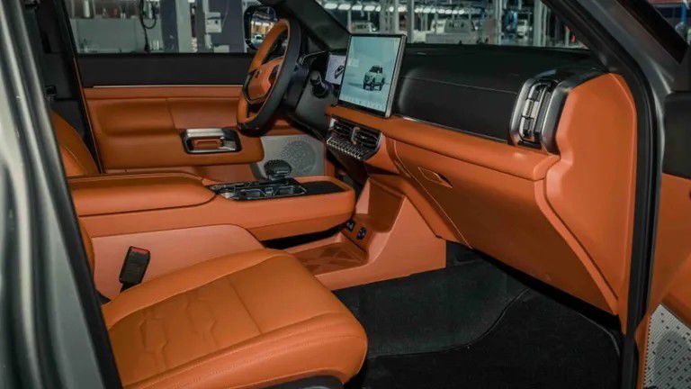 Interiér je jednoduchý a funkčne zameraný.