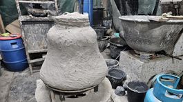 Mladý remeselník z malej dielne v Krásnohorskej...