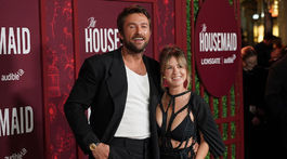 Herec Brandon Sklenar a jeho partnerka Courtney...