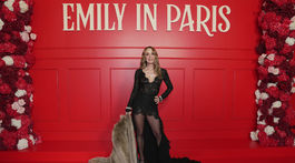 Herečka Philippine Leroy-Beaulieu v kreácii Saint Laurent. 