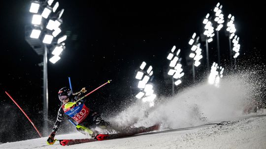 Fenomenálna Shiffrinová v nočnom slalome v Courcheveli vyzametala so súperkami trať