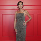 Minnie Driver v kreácii Giorgio Armani