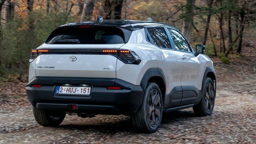 V porovnaní s  hybridnou Toyotou Yaris Cross má...