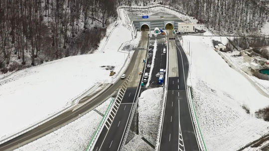 Absurdnosť po slovensky: Z tunela Višňové zísť rovno vo Vrútok? Zabudnite. Cesta je „stará“