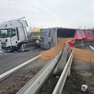 D1 diaľnica nehoda kamióny