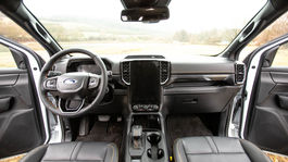 Ford Ranger 2. 3 EcoBoost PHEV: interiér a detaily