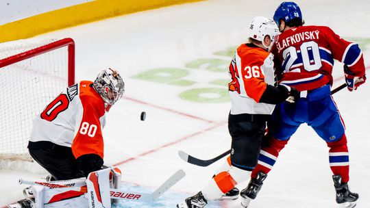 Tvrdý hit na Slafkovského, Philadelphia uzemnila Montreal. Rus je bližšie ku Gáboríkovmu rekordu