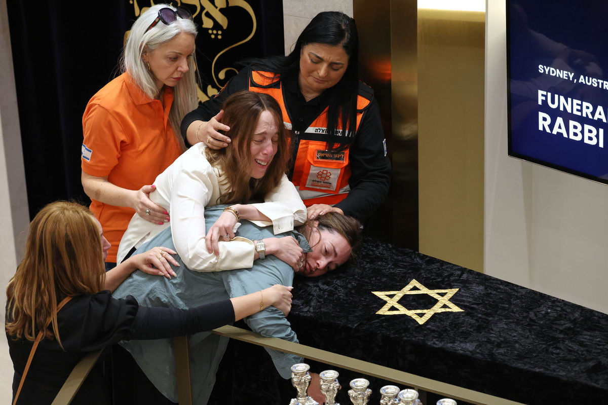 Príbuzní rabína Eliho Schlangera, ktorý zahynul...