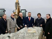 vajnory, klepanie kameňov, nemocnica, otvorenie