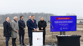 Tlačová konferencia k poklepaniu základného...