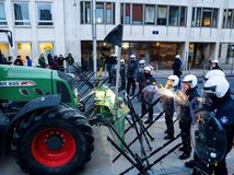 brusel farmári traktor protest