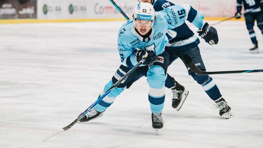 Narodil sa v Kanade, mamu má z Brezna, túži hrať za Slovensko. Keď hrdá babka videla jeho prvý gól za Nitru, takmer plakala