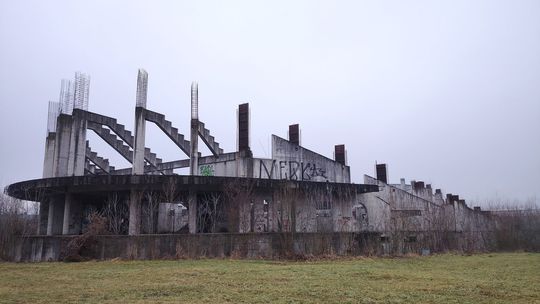 Zmizne po desiatkach rokov hanba Zvolena? Rozostavanú halu možno konečne zbúrajú