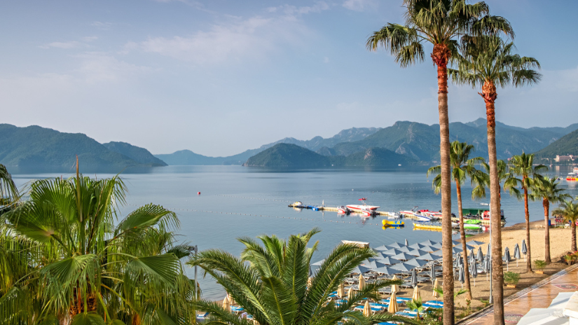 Pobrežná promenáda v Marmarise na pobreží...