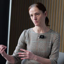 Na budúci rok prídeme o stovky eur a tak skoro sa to neskončí. Konsolidovať budú aj ďalšie vlády, hovorí analytička, ktorá upozorňuje na zlý stav štátnej kasy