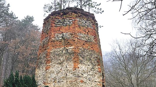 Časová kapsula stredoveku. Dobrovoľníci z celej Európy skúmajú hrad Kysak, našli šípy aj vzácne mince