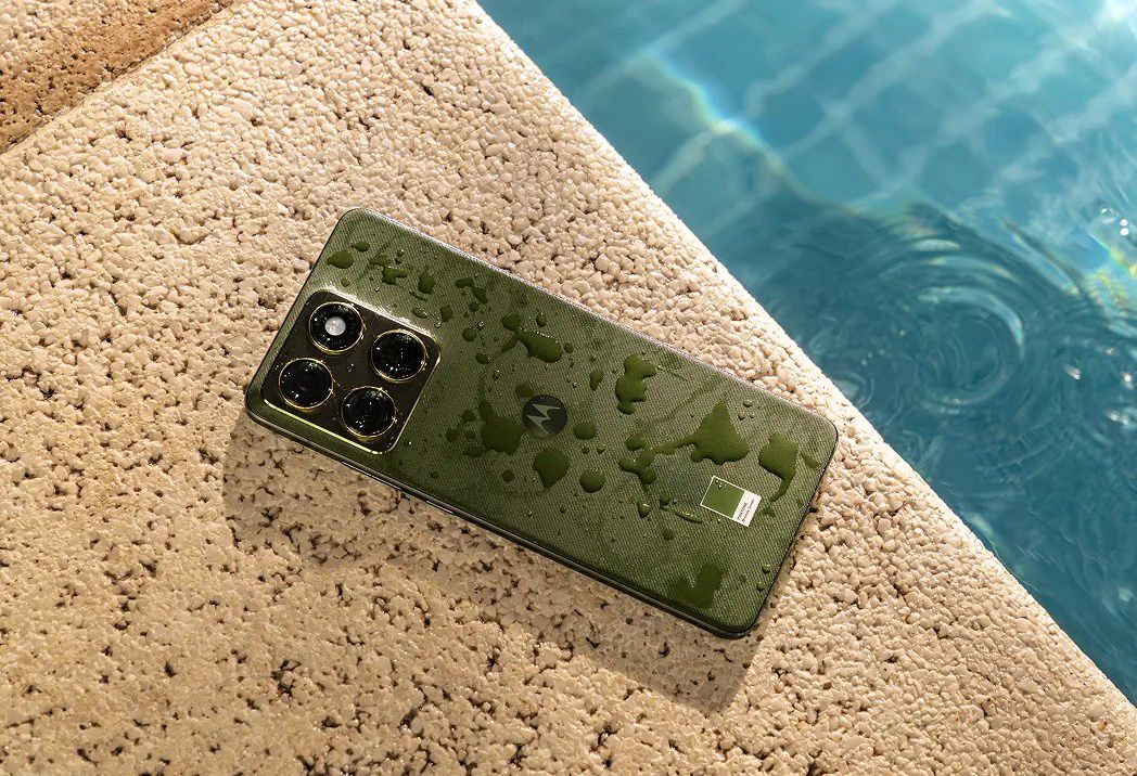 Telefón možno ponoriť do hĺbky 1,5 metra a...