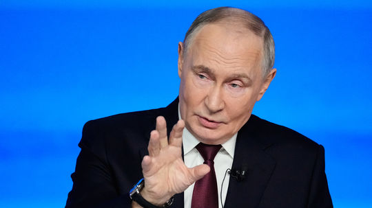 Bude si musieť vybrať: delá alebo maslo. Kríza v ekonomike sa po prvý raz od začiatku vojny dostala medzi hlavné otázky Putinovi