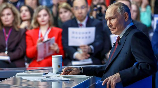 Putin opäť burcoval Rusov k plodeniu detí. Novinár ho v priamom prenose konfrontoval s nepríjemnou otázkou